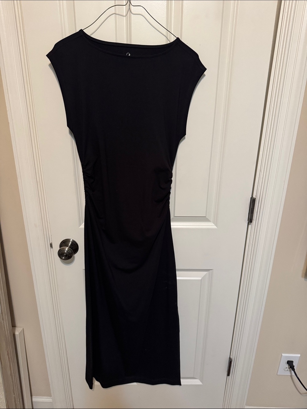 Lou & Grey Black Cap-Sleeve Ruched Dress